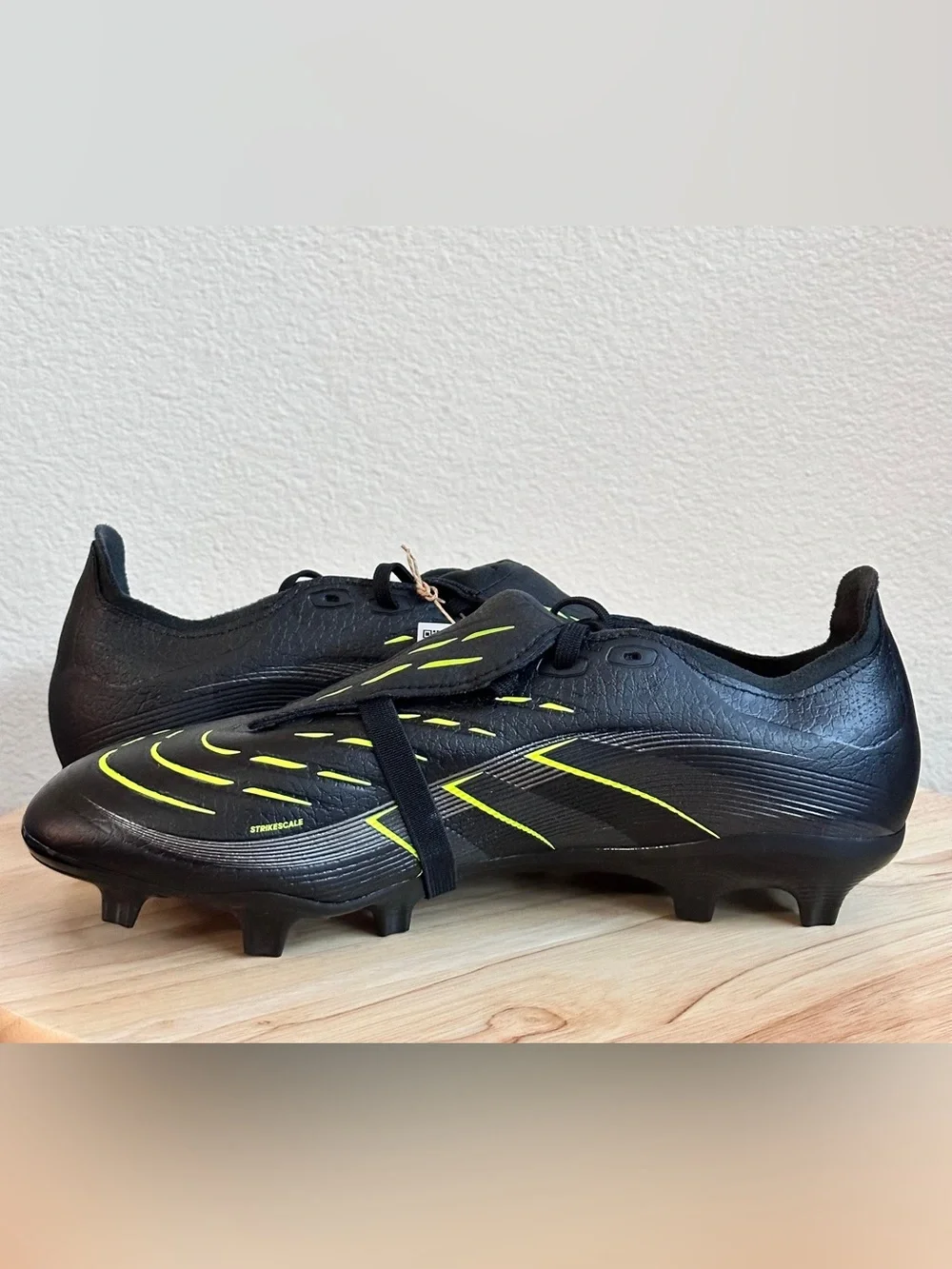 NWT. ADIDAS PREDATOR LEAGUE FT FG/MG Size 8.5